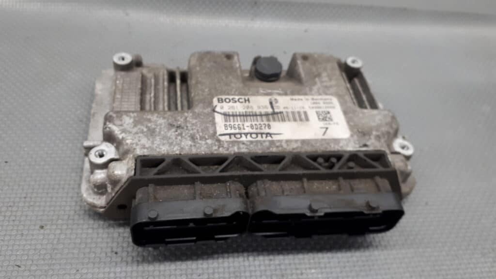 89661-0D270 komputer TOYOTA YARIS II 1.0 B