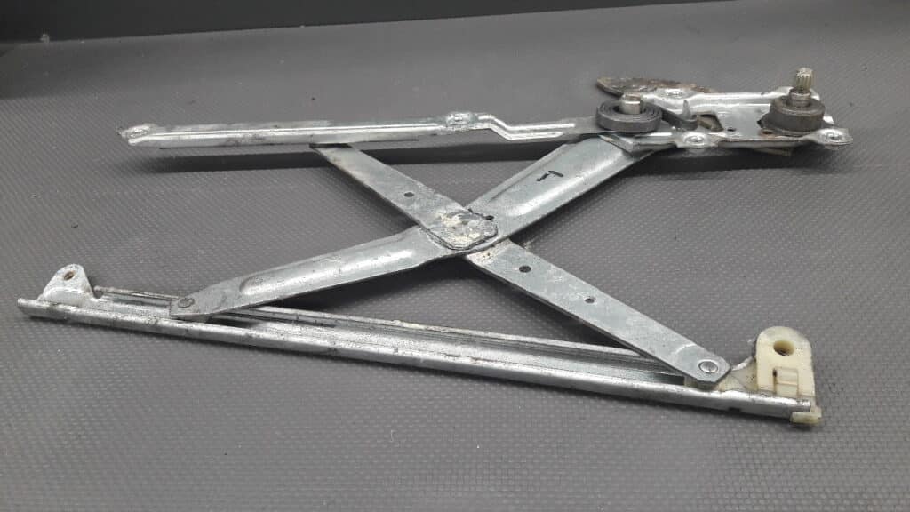 Mechanizm szyby lewy tyl TOYOTA PRIUS III