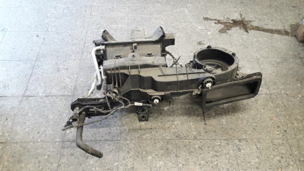 P04596500AD nagrzewnica Chrysler 300C 3.5