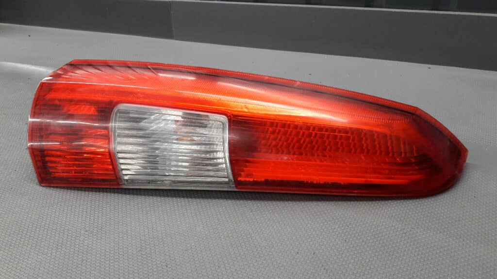 9154493ECE Lampa lewa tył góra Volvo V70 XC 70