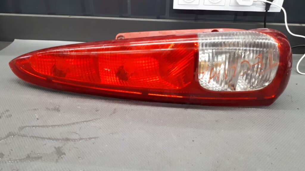 Lampa lewy tyl Daewoo Tacuma 02r