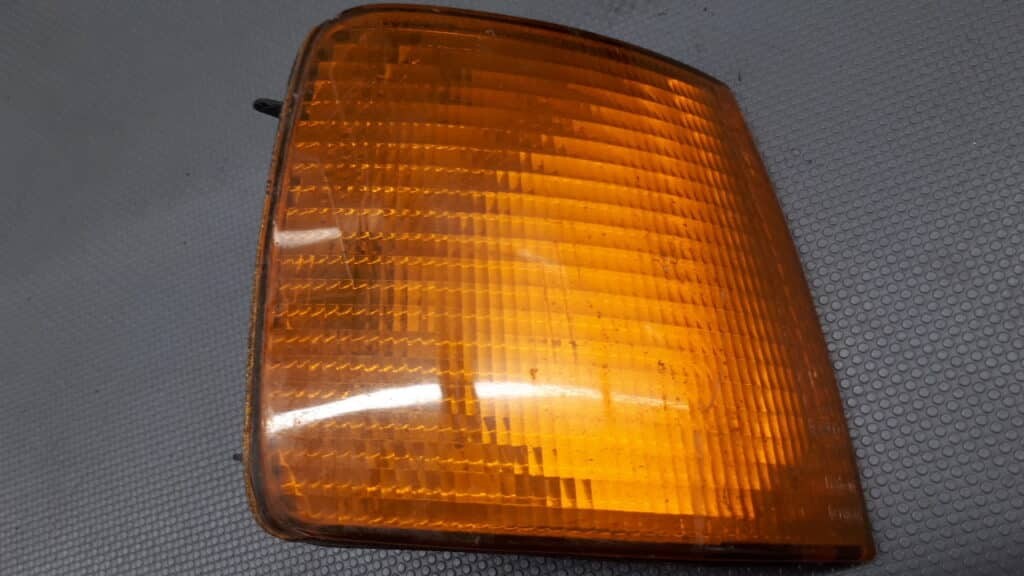 357953050 Kierunkowskaz prawy VW PASSAT B3 HELLA