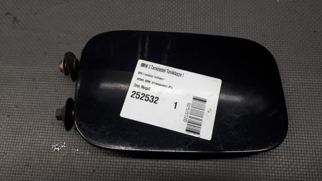 2122599B klapka wlewu paliwa BMW E39 czarna