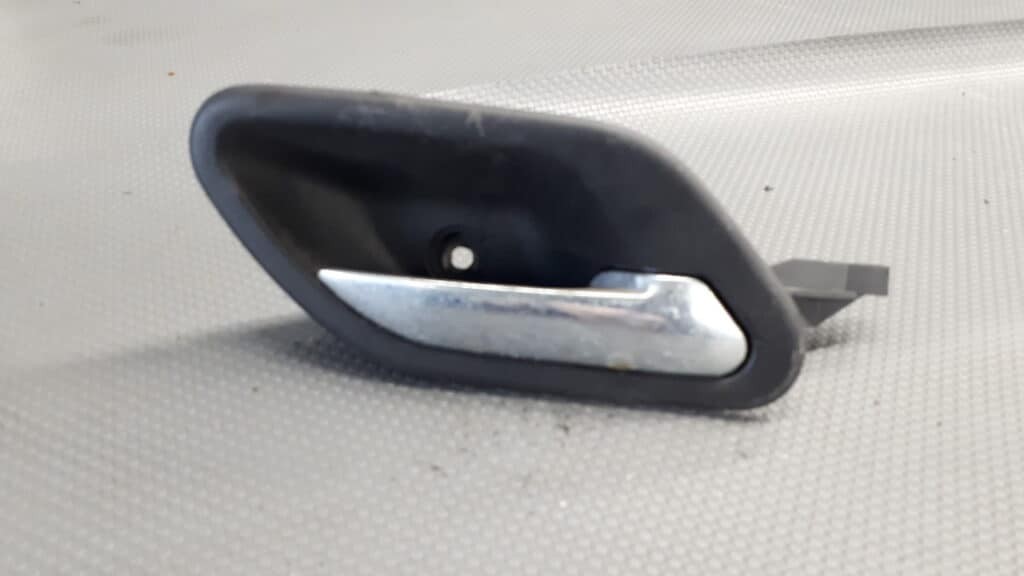 8125514 Klamka prawy przod tyl BMW E38