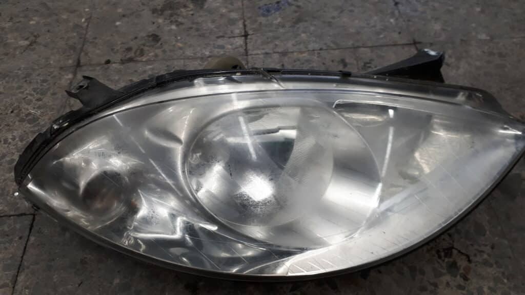 0301197202 reflektor prawy mercedes w169