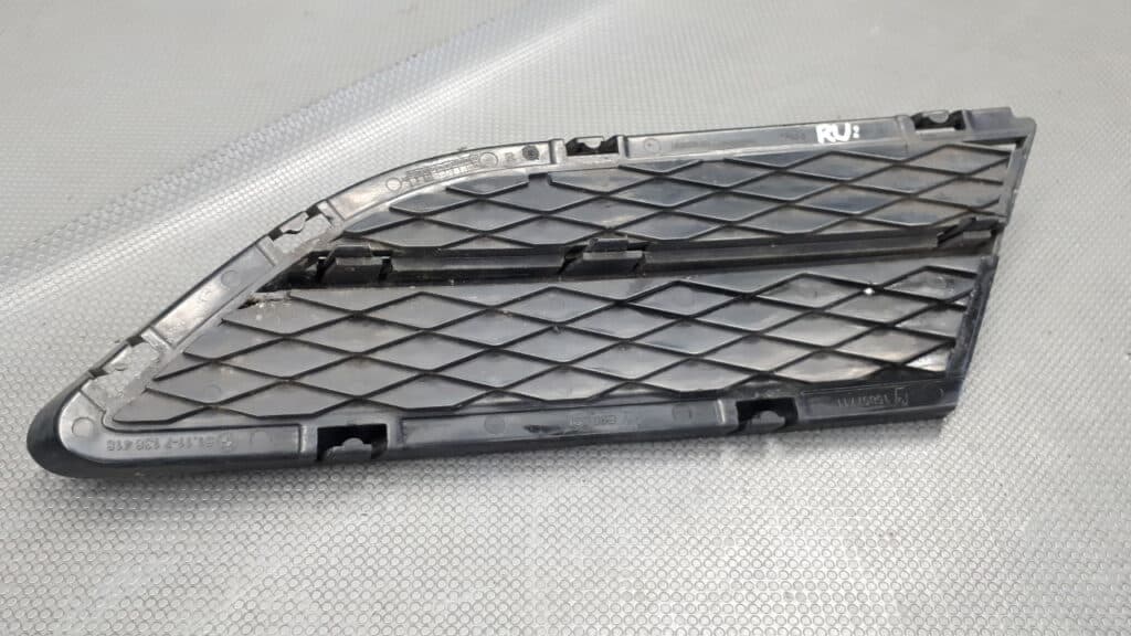7138418 kratka atrapa zderzaka BMW E90 E91