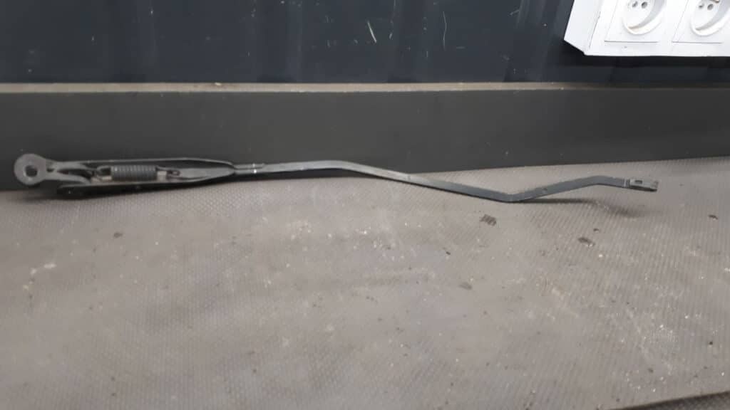 0001221v005 Ramie Wycieraczki Prawy Przod SMART FORTWO