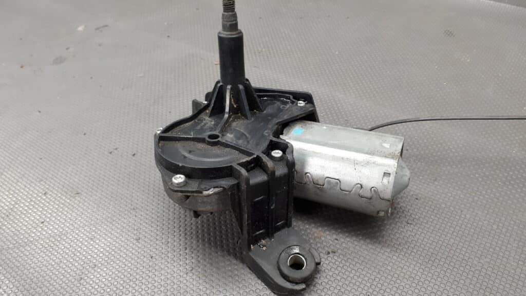 38810-83e00 silniczek wycieraczki tył opel agila a