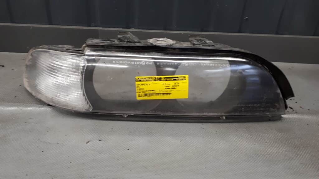 Szkło reflektora prawe BMW E39 DEPO