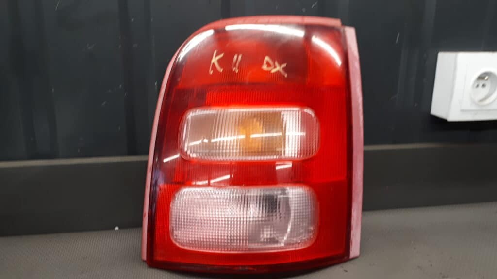 265501f505 lampa prawy tył nissan micra K11