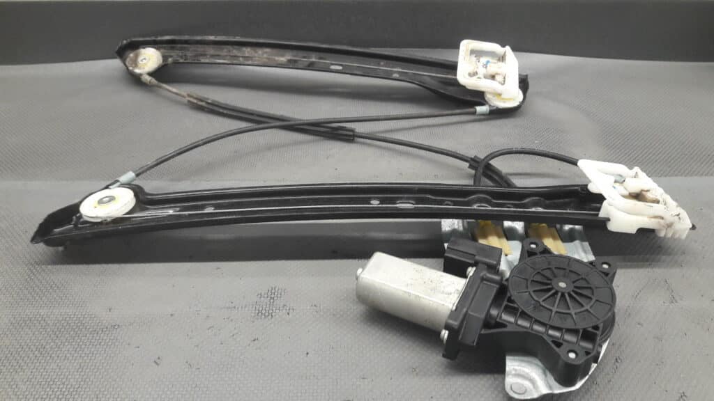 9800565 mechanizm szyby lewy przod Mini countryman R60