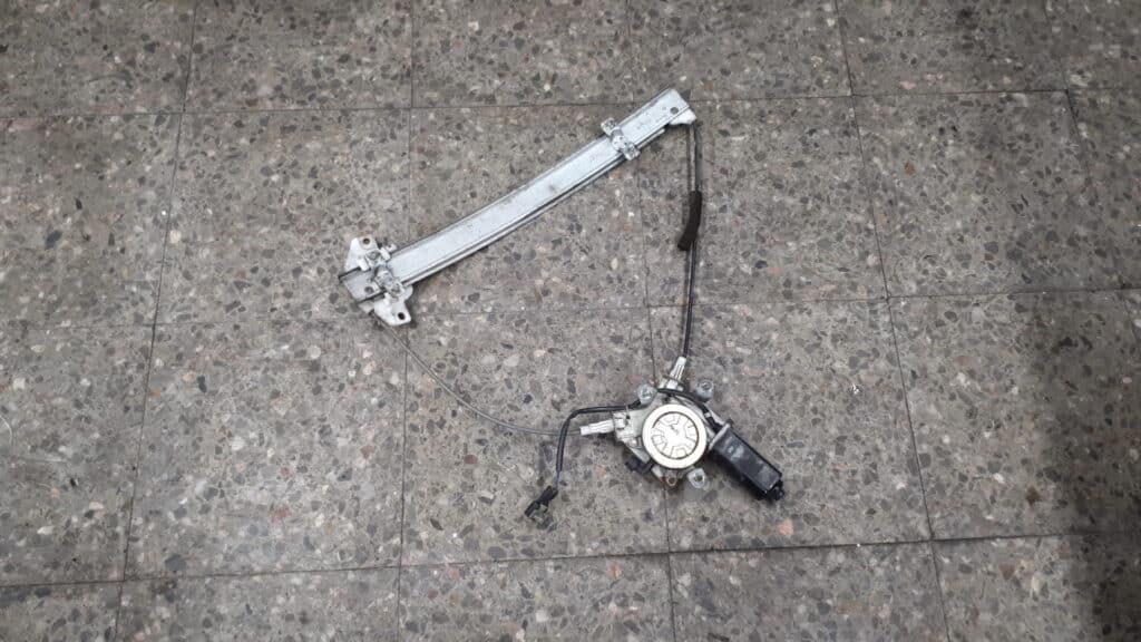Mechanizm lewy przod Hyundai Accent 97r 3d
