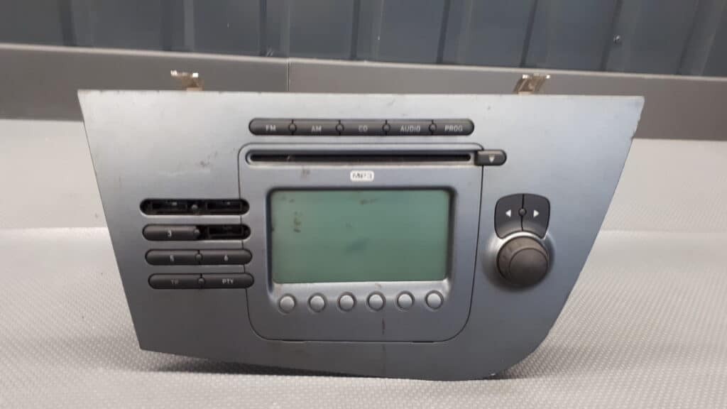 1P1035186N87 Radio cd seat Leon II