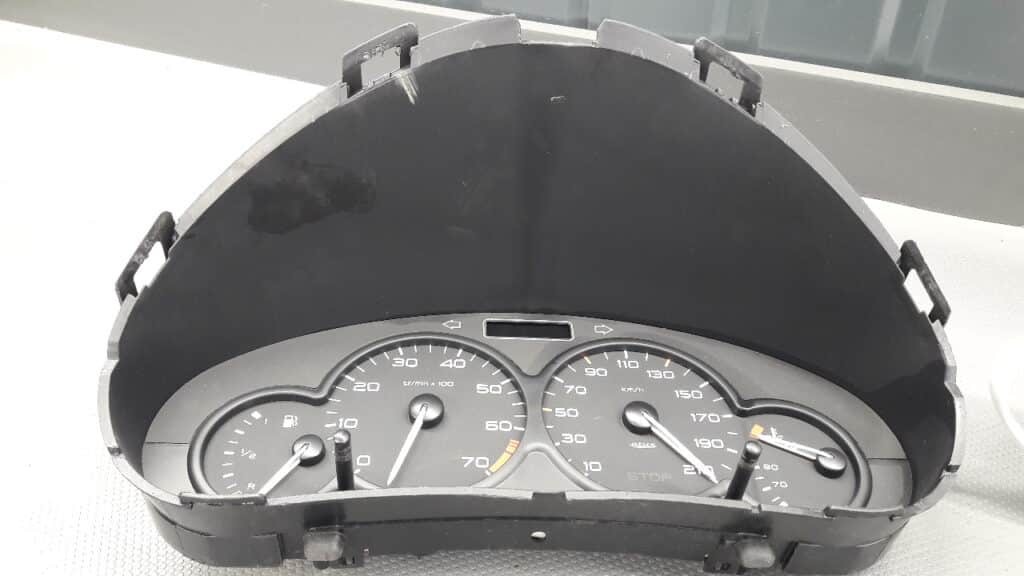 3645096180 licznik zegary Peugeot 206