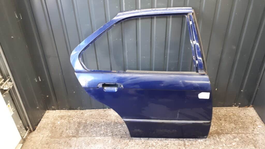 Drzwi prawy tyl BMW E36 SEDAN