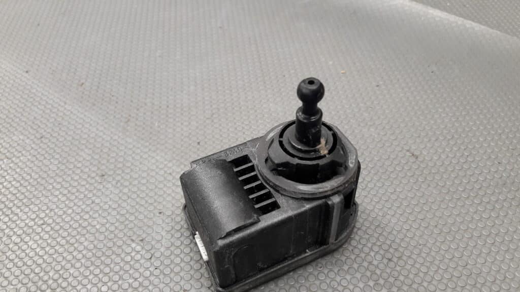 6X1941751C Silniczek reflrktora lewy VW Lupo EU