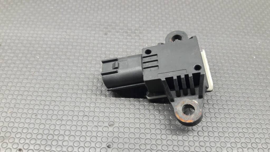 DG13-14C676-AA czujnik uderzeniowy Ford Focus MK7