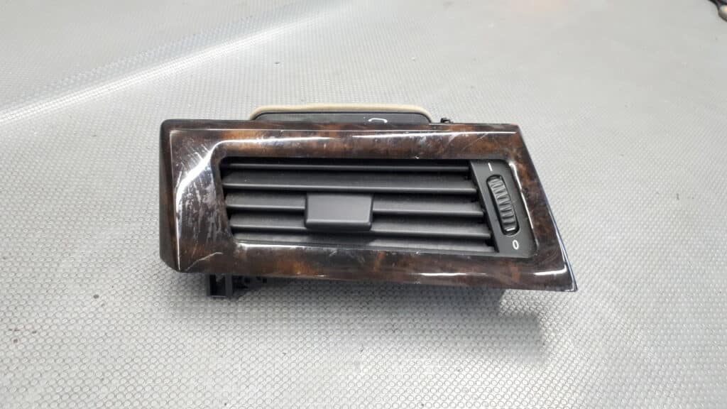 6910731 kratka nawiewu lewy przód BMW E61