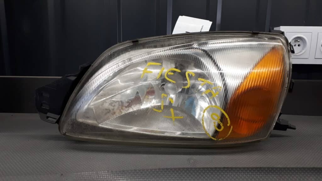 0301173303 reflektor Ford Fiesta IV lewy Lift 99-01r