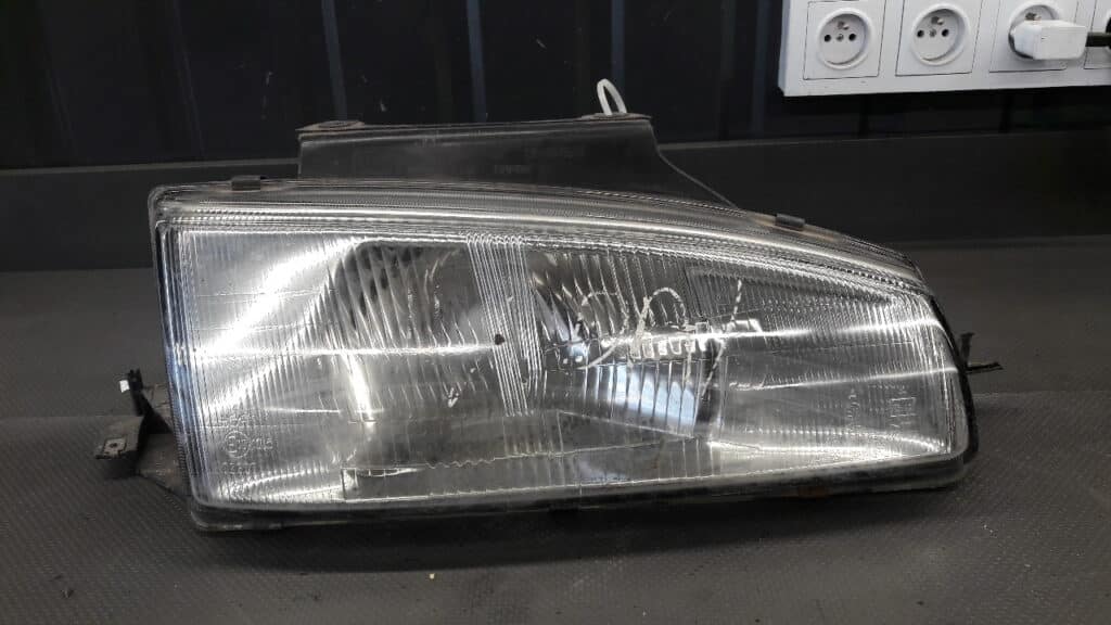 reflektor prawy hyundai lantra I