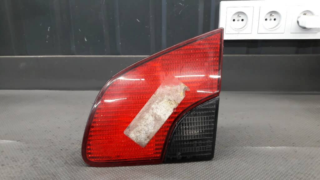 Lampa prawy tył Peugeot 406 Kombi