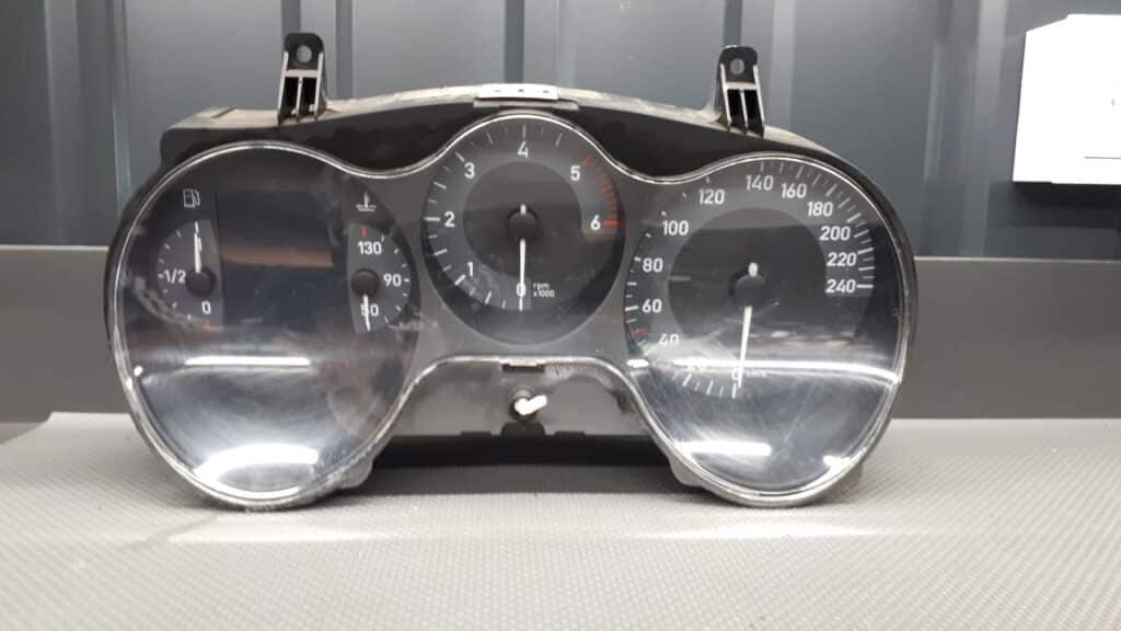 1P0920840C licznik zegary SEAT LEON II 2.0 TDI 16V 07r