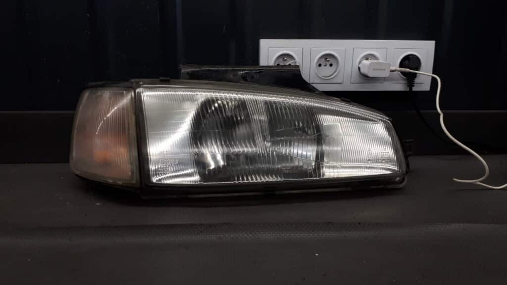 reflektor prawy hyundai lantra I