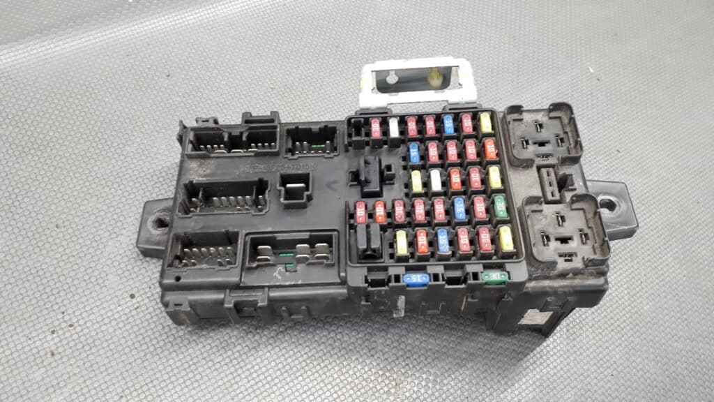 91188-26105 skrzynka bezpieczników Hyundai Santa Fe 2.0 CRDI