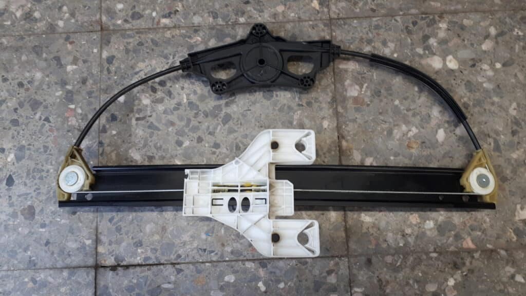 8W0839461 mechanizm szyby lewy tył Audi A4 B9 18r