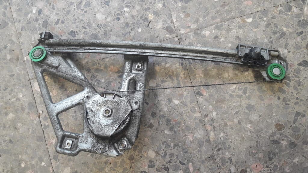 4A0839400A mechanizm szyby prawy tył Audi A6 C4 100