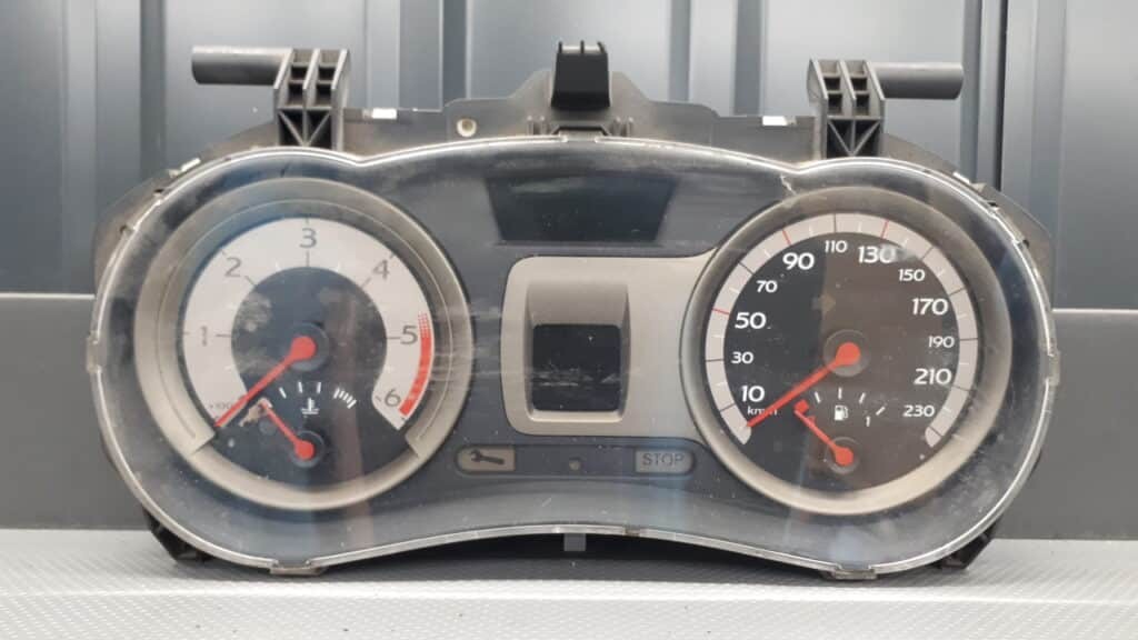 8200582709 licznik Clio III 1.5 DCI 05r-