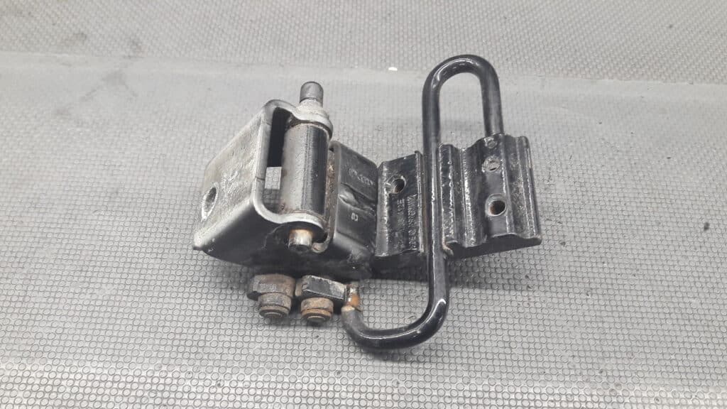 8E0833412E zawias drzwi prawy tyl  AUDI A6 C6