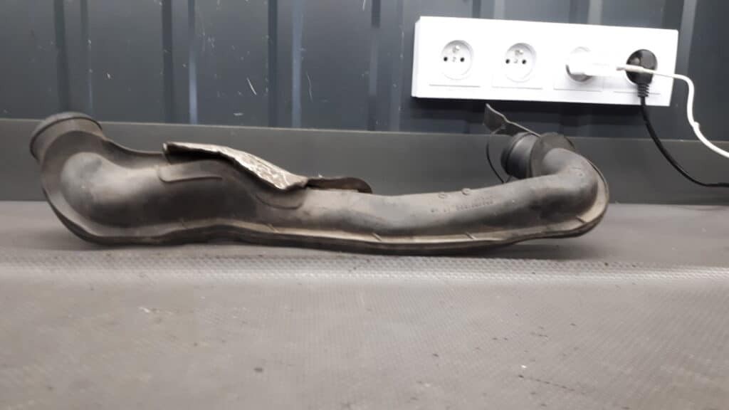 9649581580 przewód rura powietrza peugeot 206 2.0 hdi