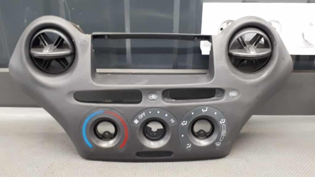 758268-701d Panel nawiewu Toyota Yaris
