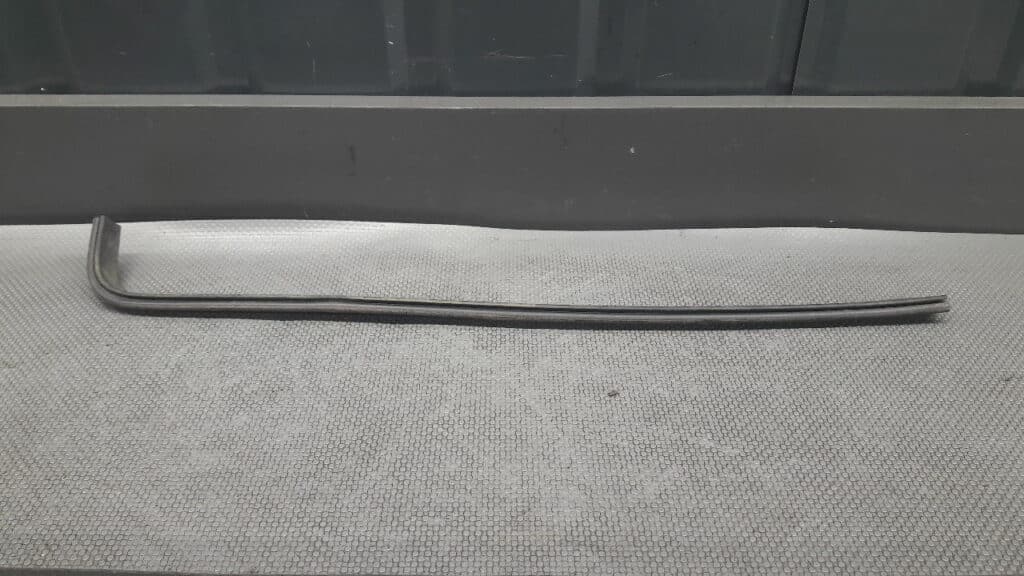 listwa zgarniajaca zewnetrzna prawy przod VW Golf II 4D