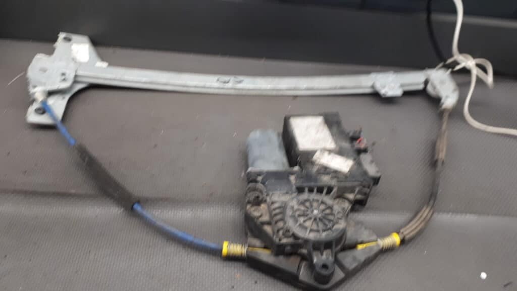 0130821766 mechanizm szyby prawy przód PEUGEOT 307