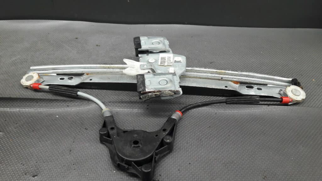 8A61-A23200/01 mechanizm szyby lewy przod  Ford Fiesta MK7
