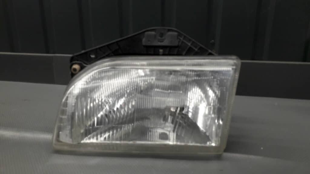 92FG13006A2B Lampa Reflektor lewy przód Ford Fiest 3