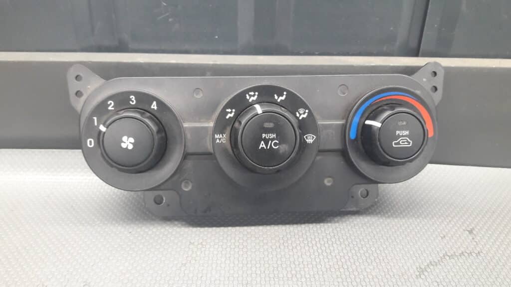 27250-2F000 panel klimatyzacji KIA CERATO 05.R
