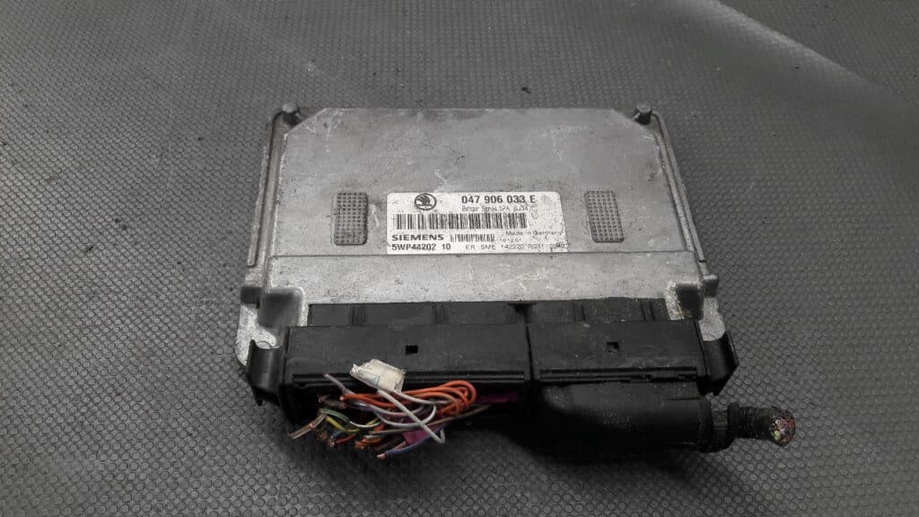 047906033A Sterownik Silnika Skoda Fabia I 1,4 SIEMENS