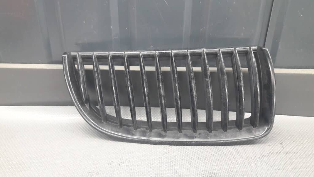 grill nerki atrapa prawy BMW E90 E91