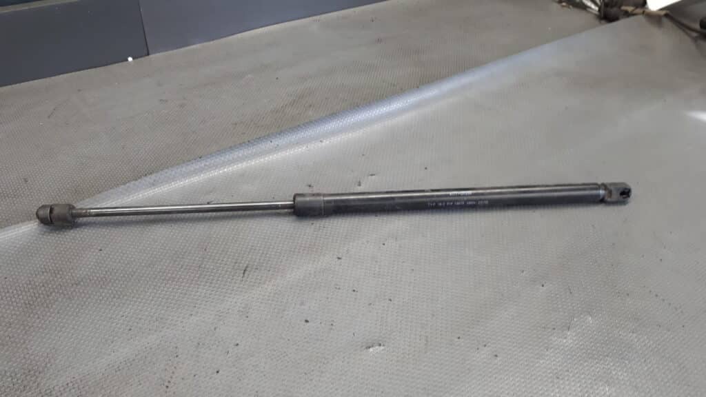 81771-2R200 siłownik klapy bagażnika Hyundai i30