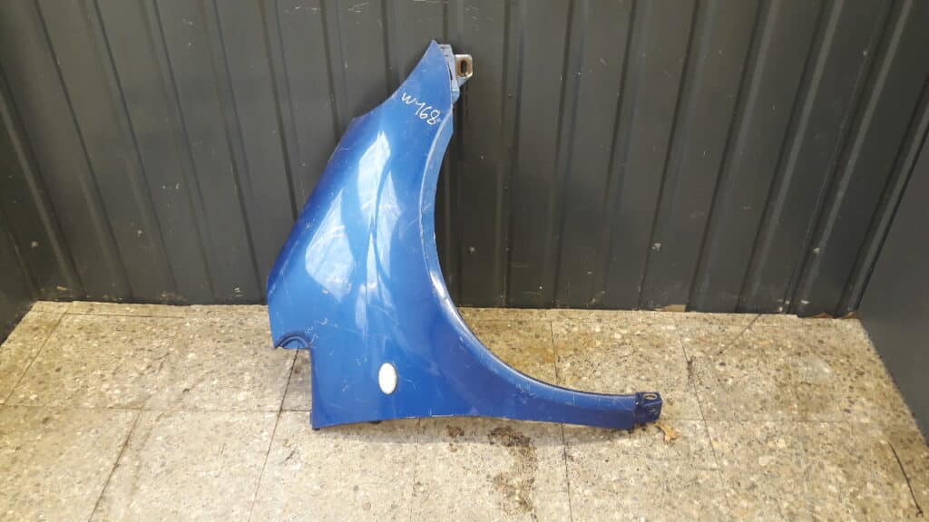 A1688800418 blotnik prawy przod MERCEDES W168 98r