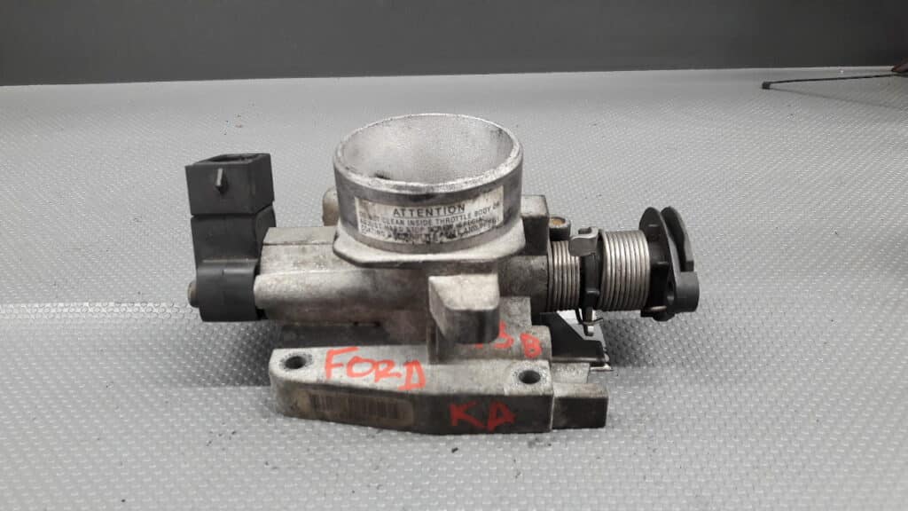 95BF9B989 Przepustnica Ford Fiesta MK4 LIFT 1,3