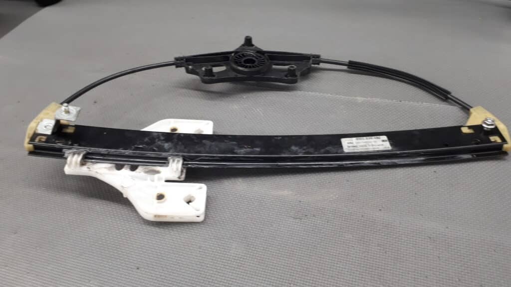 8W0839462 Mechanizm szyby prawy tyl Audi A4 B9