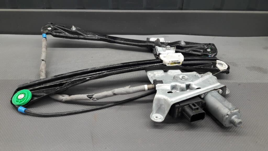 0130821545 mechanizm szyby prawy przod Jaguar S-Type 00r lift