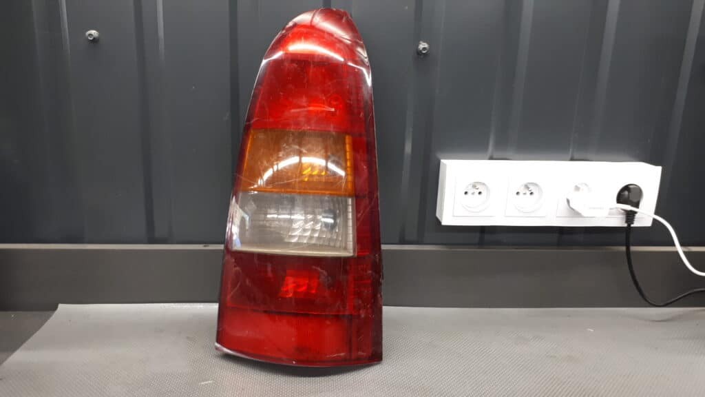 393032 Lampa prawy tyl Opel Astra G