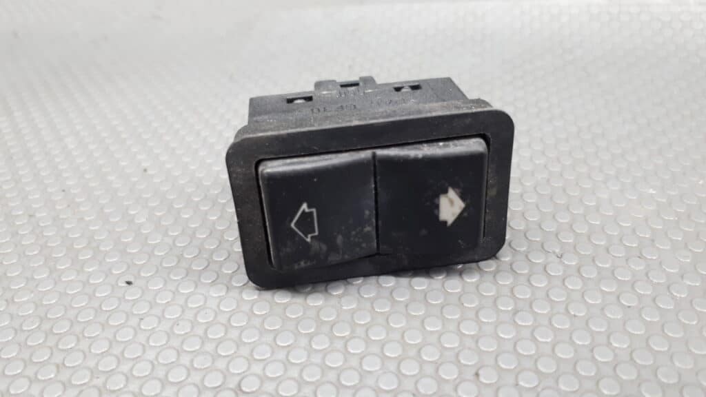 8352148 Przełącznik prawy tył szyby BMW E38