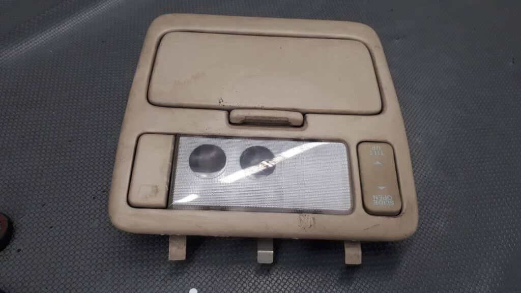 10000309 lampka kabiny Lexus RX300