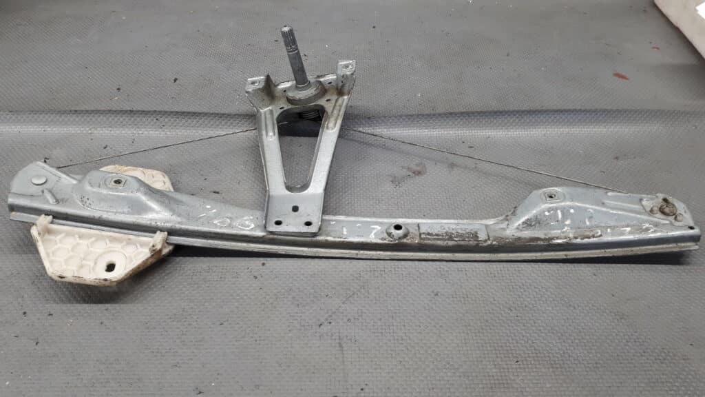 7700434303 mechanizm szyby lewy tył CLIO II